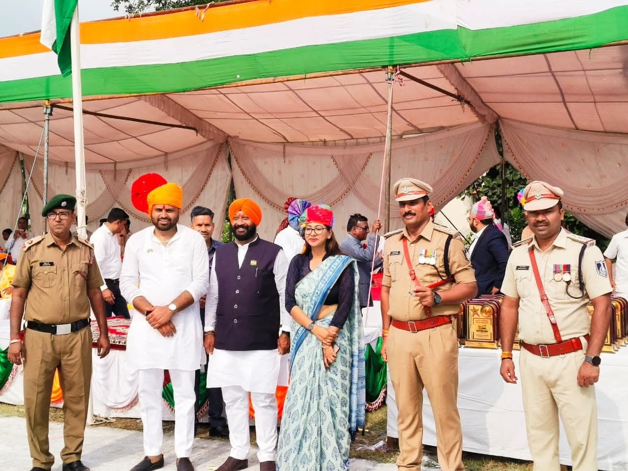 सीतामऊ में स्वतंत्रता दिवस पर श्रीराम विद्यालय में आयोजित हुआ राष्ट्रीय पर्व कार्यक्रम |  शहीद स्मारक पर सैकड़ों देश भक्तों ने किया नमन