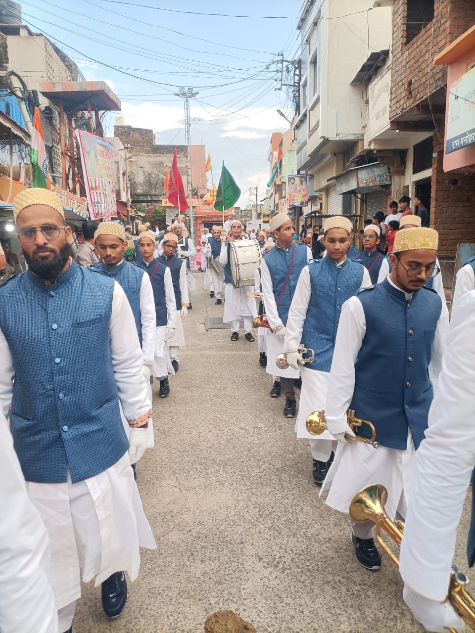 शुक्रवार को मुस्लिम समाज ने निकाला जुलूस - ए - मिलाद