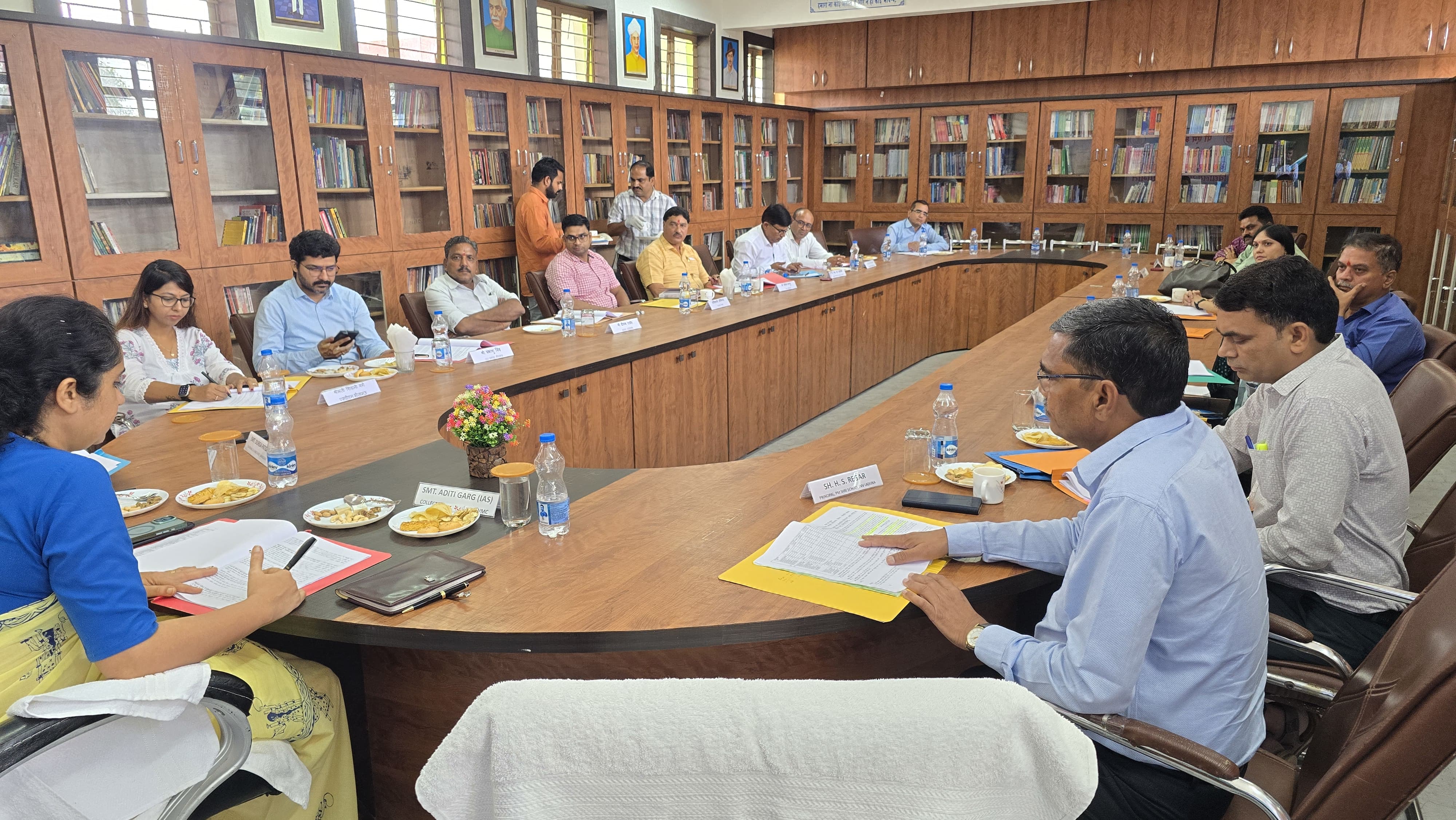 जिला कलेक्टर की उपस्थिति में  जवाहर नवोदय विद्यालय लदूना की विद्यालय प्रबंधन एवं सलाहकार समिति की बैठक आयोजित हुई