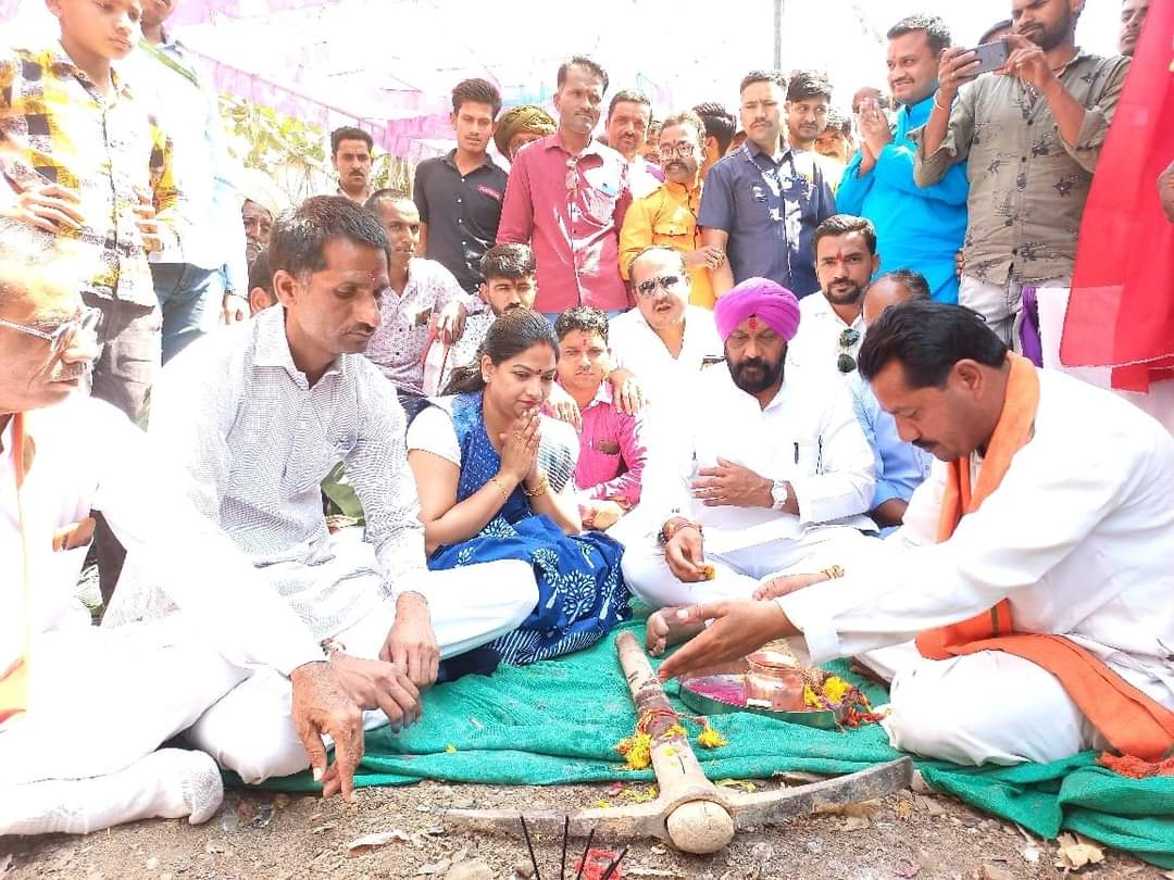 सुवासरा विधानसभा मे विकास कार्यों की रफ्तार तेज...ग्राम विशनिया मे कैबिनेट मंत्री की उपस्थिति में हुए लाखो रूपए के भूमिपूजन और लोकार्पण कार्यक्रम