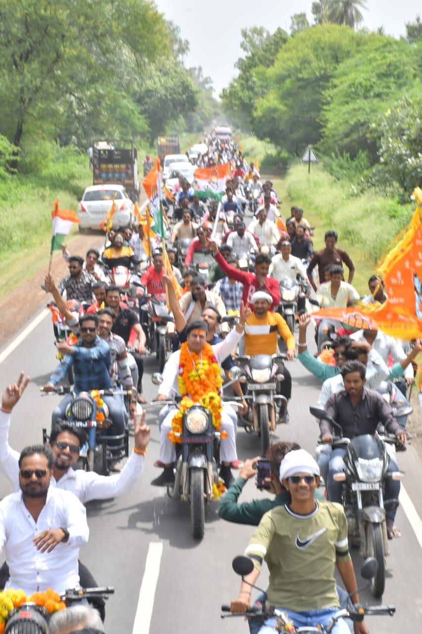 कर्मवीर सिंह भाटी द्वारा मनोकामना वाहन रैली निकाली गई