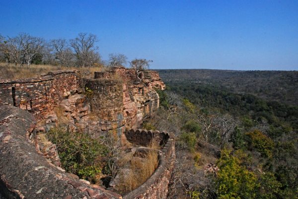 गांधीसागर, हिंगलाजगढ़, धर्मराजेश्वर जैसे प्रमुख स्थलों पर नहीं मौजूद हैं मोबाइल नेटवर्क और सुरक्षा के साधन